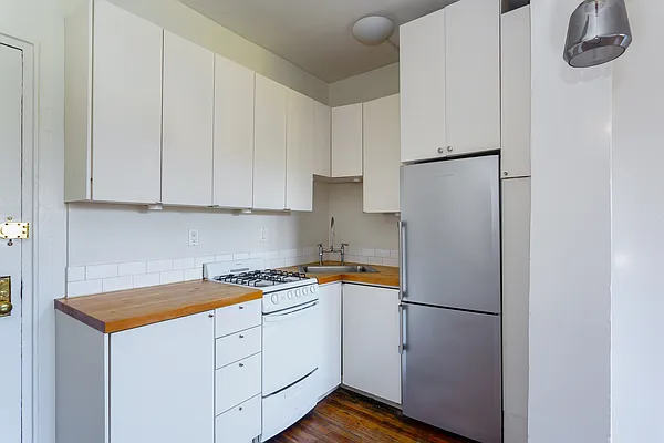 Rented by Compass | media 22