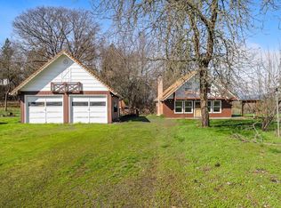 200 Sierra Dr, Eagle Pt, OR 97524