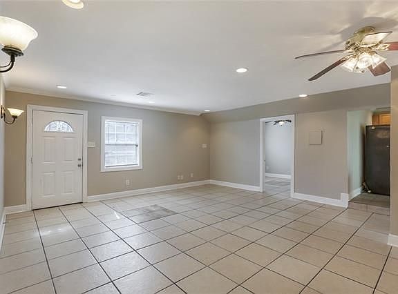 4th image of 1606 Music St