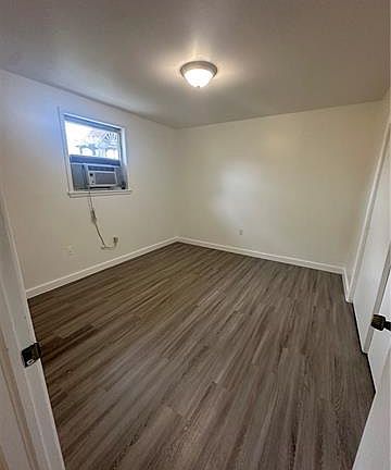 5th image of 949 Helios Ave