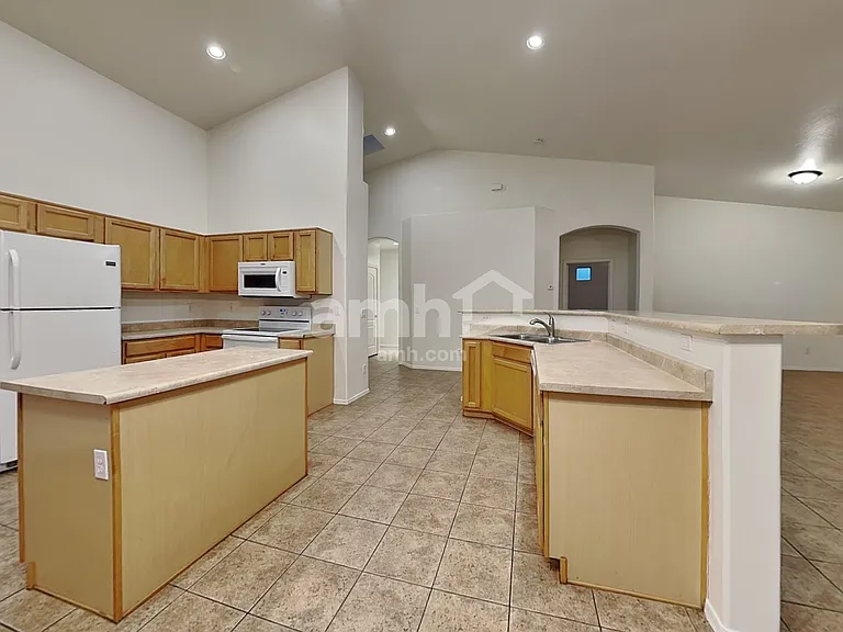 21948 E Camina Plata — Photo 4