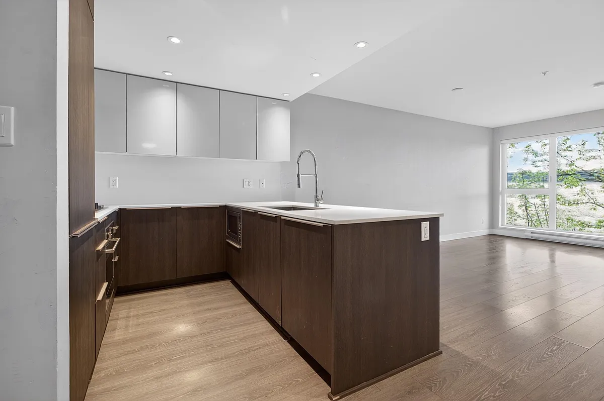 Building Photo - 1588 Hastings St E #211