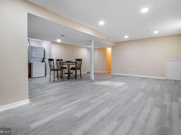 7602 Mezmer Ln — Photo 10