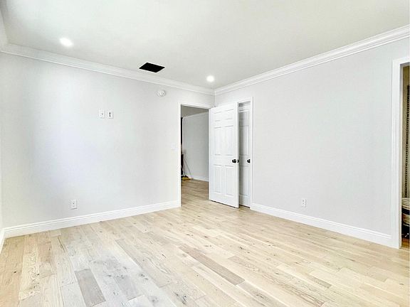 4th image of 1540 Brockton Ave #3