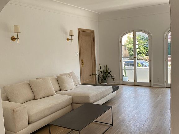 3rd image of 425 N Curson Ave #425