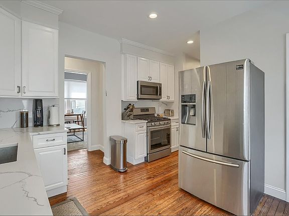 5th image of 7 Oakwood Ave Unit A