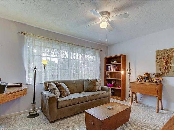 5th image of 619 Linda Ct