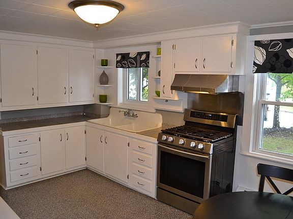 4th image of 39 Rockhill St