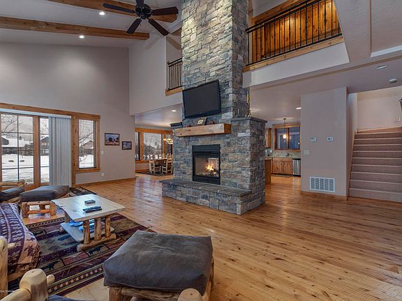 3rd image of 21 Moulton Ln