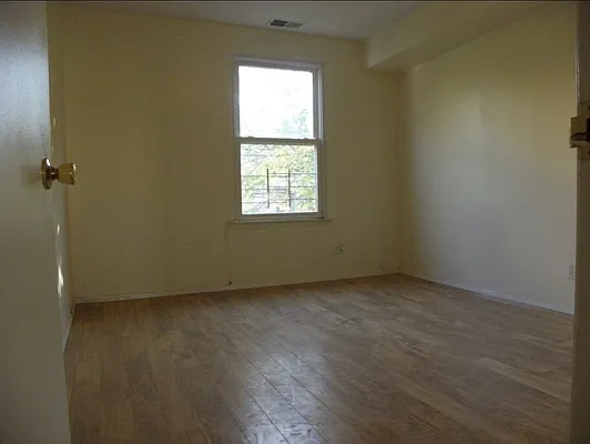 Rented by Bedford Brownstone Realty | media 24