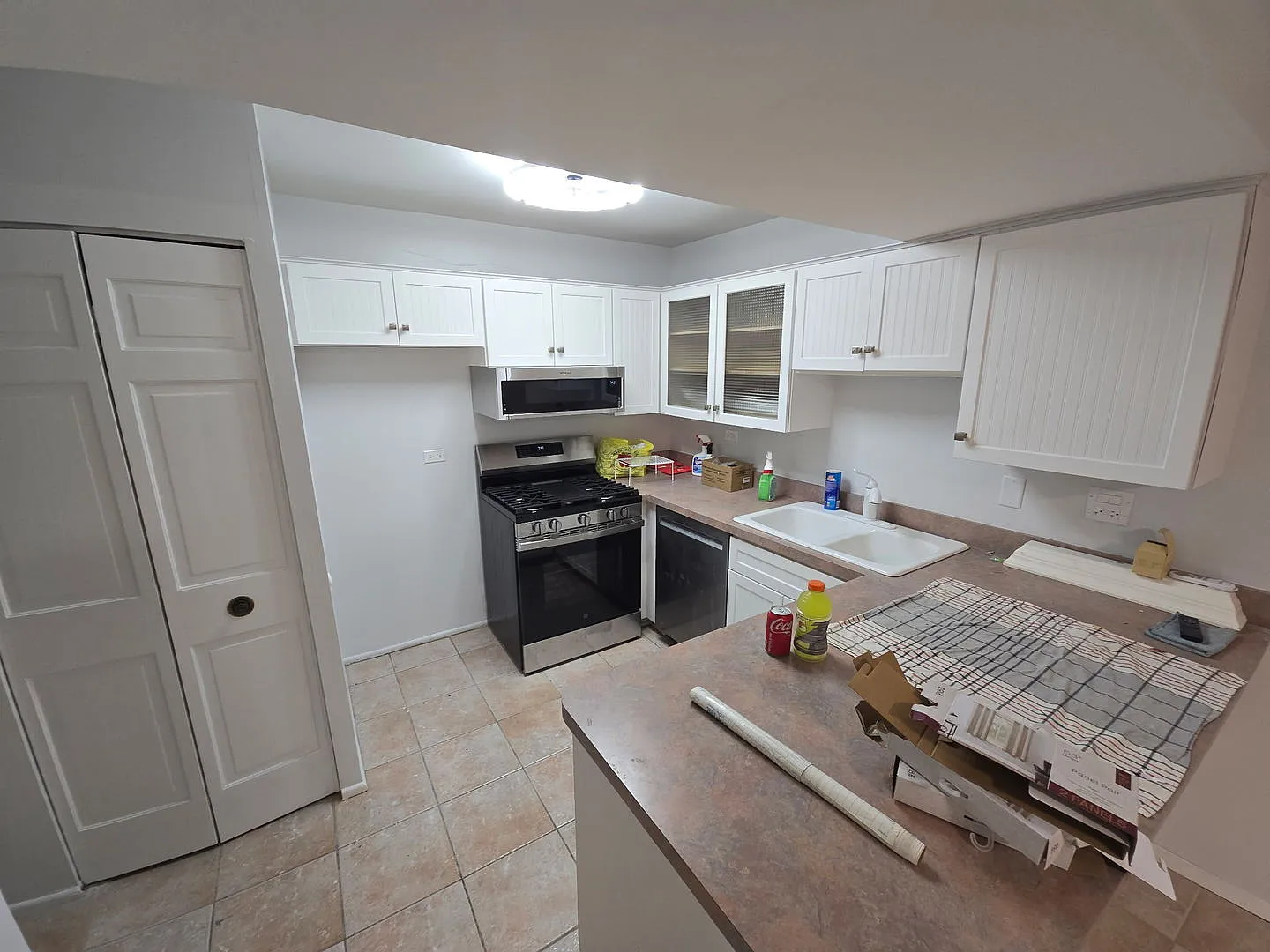 3 bed, 1.5 bath, $2,500 — Photo 2