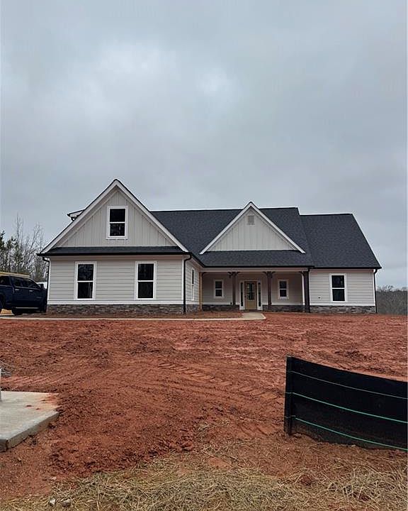 1st image of 647 Fairview Rd