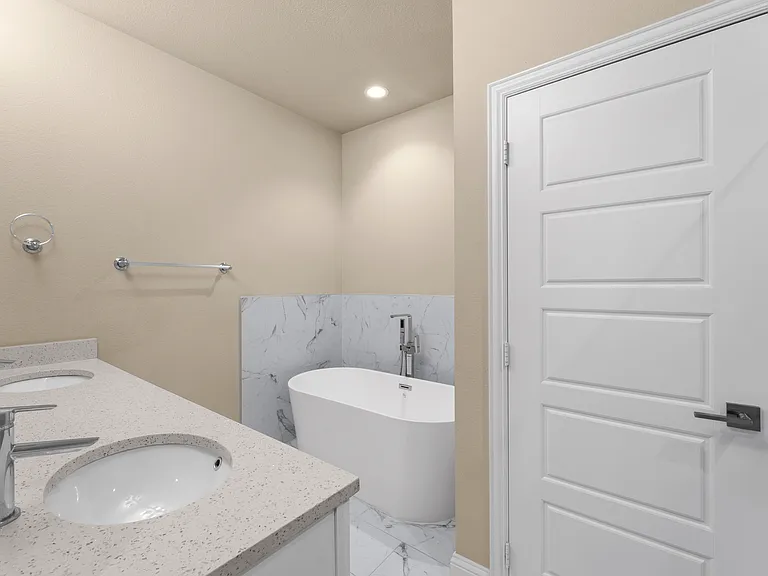 2952 Sheridan Dr — Photo 20