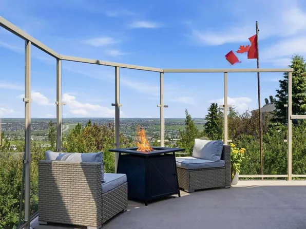 131 SW Edgebrook Cir NW, Calgary, AB T3A 5A4