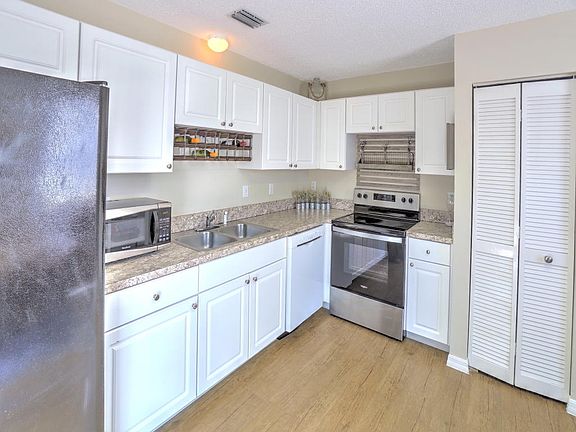 Home For Sale In DIXIE HEIGHTS UNIT NO 1 A