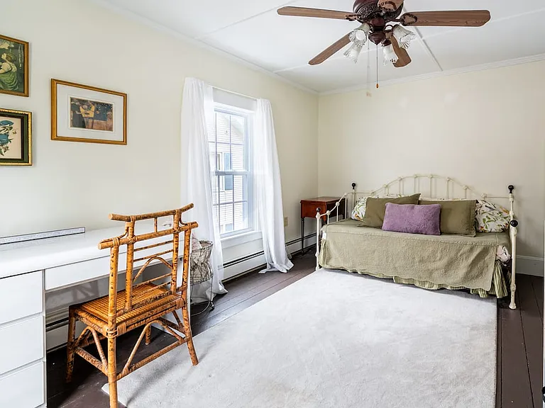 11-13 Holbrook St #11 — Photo 21