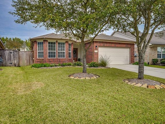 The front yard has two beautiful shade trees. Even the driveway has been cleaned in this updated home in the premier master planned community of Gleannloch Farms.