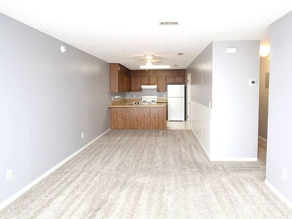 4th image of 3398 Green Briar Cir APT D