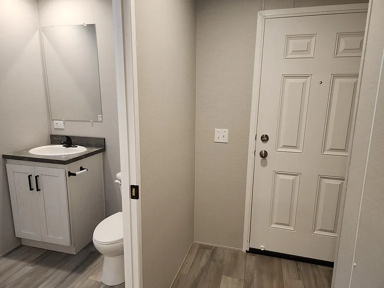 13955 Bronte Dr N — Photo 31