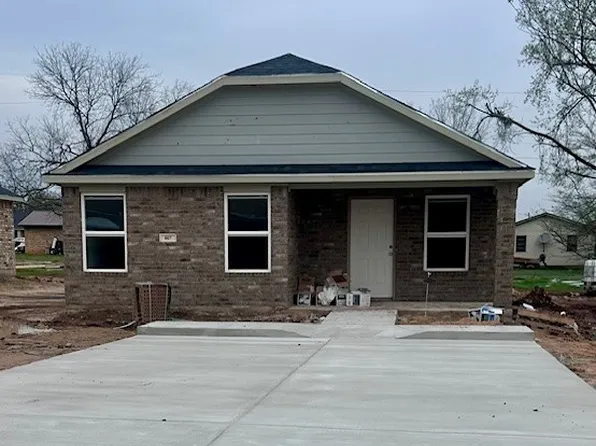 607 E Wolf St, Madill, OK 73446