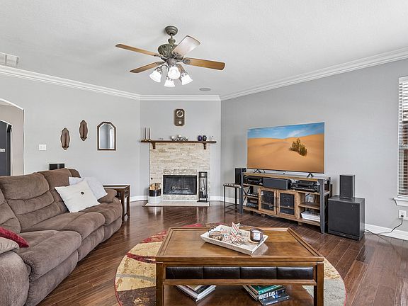 3rd image of 5804 Silver Leaf Dr
