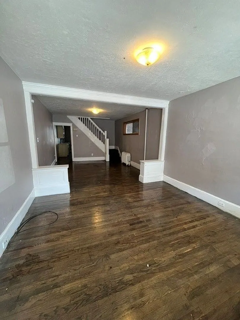 3 bedroom 1 bathroom — Photo 2