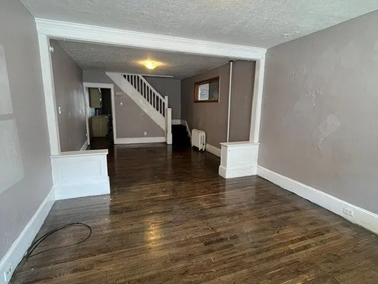 141 W Abbott St — Photo 2