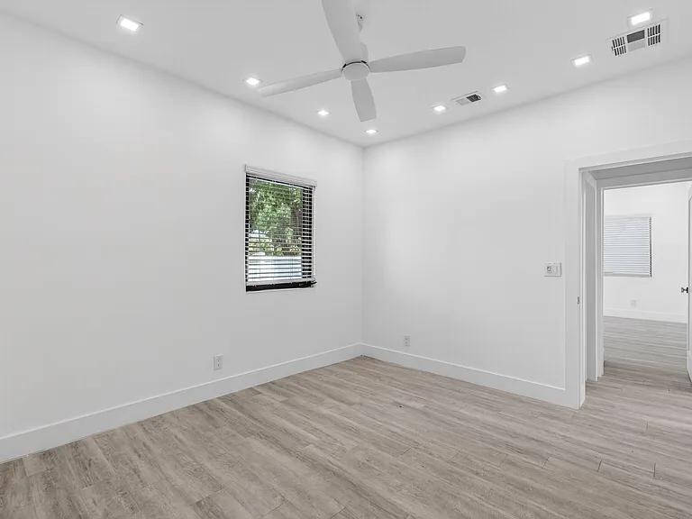 517 NW 1st St — Photo 15