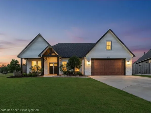 800 Greystone Ln, Angleton, TX 77515