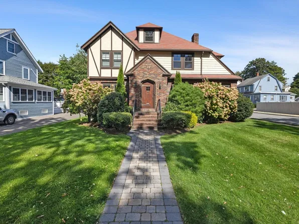 732 W Roxbury Pkwy, Roslindale, MA 02131