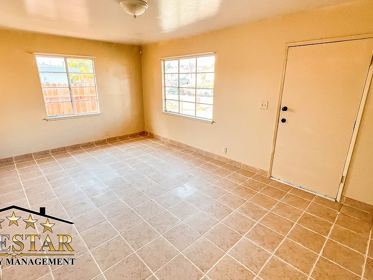 2105 Del Amo Way — Photo 4