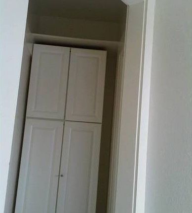 4th image of 912 W 17th St