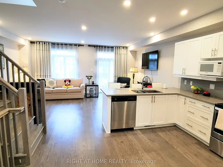 321 Lysander Pl — Photo 6