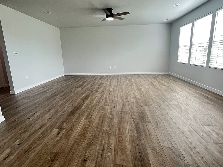 6285 W Karpathos St — Photo 32