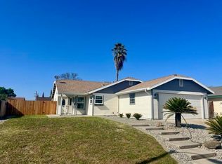 1006 Clover Ln, Hanford, CA