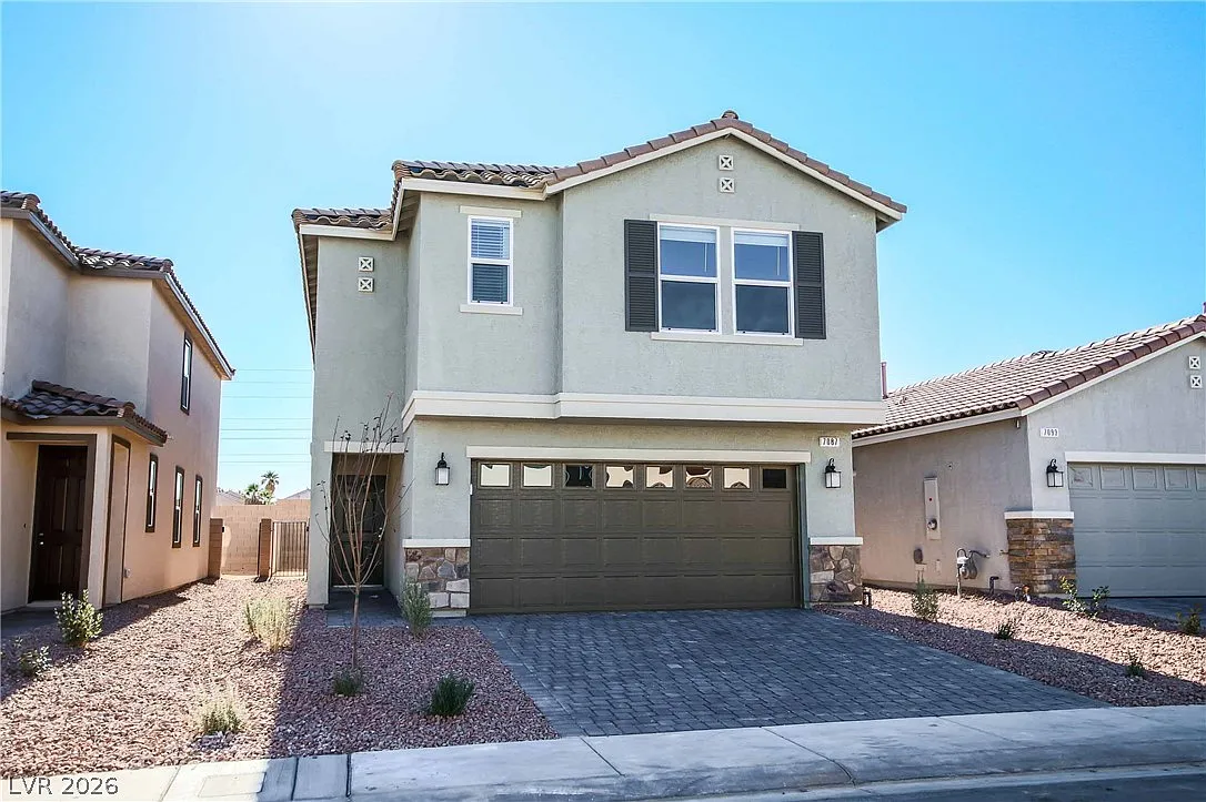 5 bed, 3.0 bath, 2481 sqft, $2,600 — Photo 1