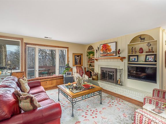 5th image of 38 Laurelwood Ln