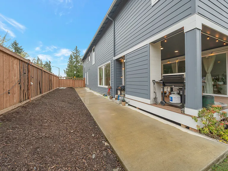 20328 SE 266th St — Photo 33