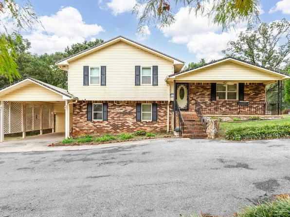 210 Davis St, Talladega, AL 35160