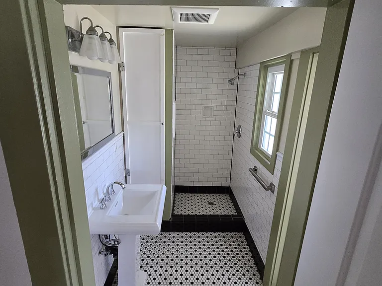 1726 6th Ave — Photo 33