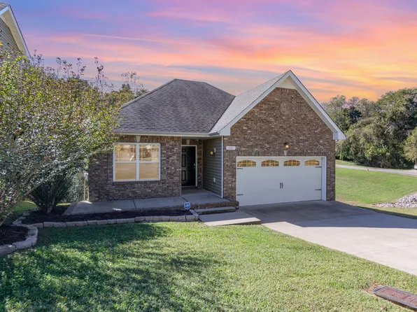 616 Hidden Valley Dr, Clarksville, TN 37040