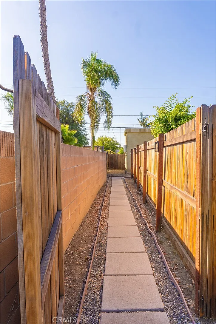 2 bed, 497 sqft, $2,400 — Photo 2