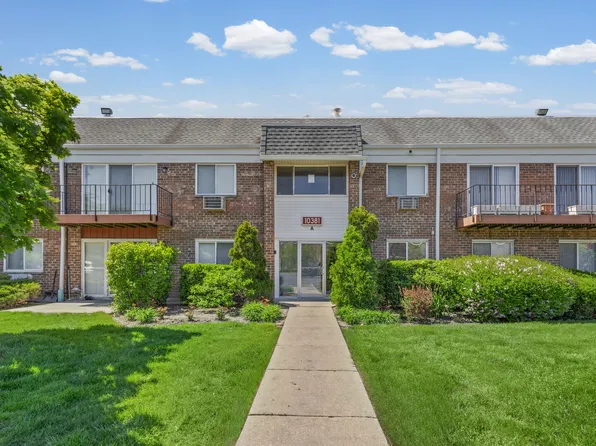 10381 Dearlove Rd APT 2A, Glenview, IL 60025