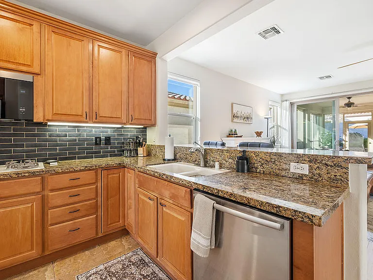 40201 Calle Santa Claudia #40201 — Photo 4