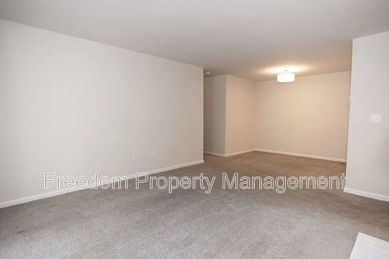 1 bed, 1.0 bath, 826 sqft, $1,742 — Photo 4