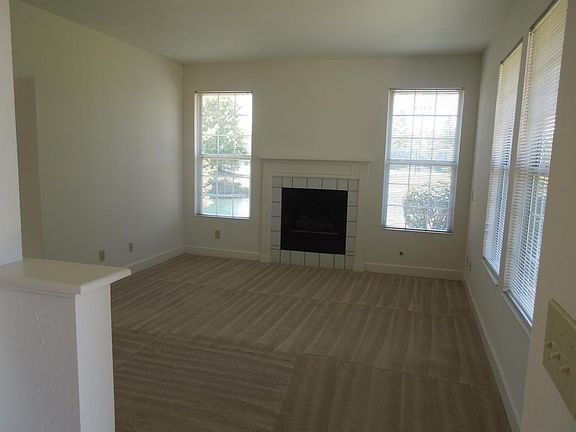 2nd image of 2490 Edgewater Dr APT 6