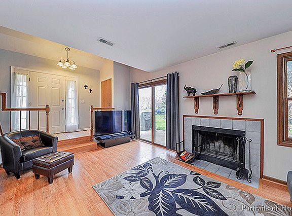 5th image of 2S725 Grove Ln