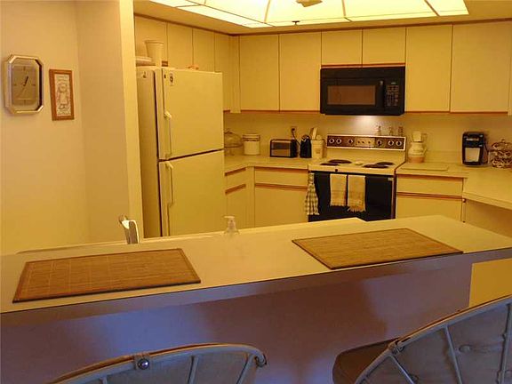 4th image of 3120 N A1a APT 402
