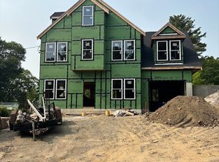16 Oak Cliff Rd, Weymouth, MA 02189