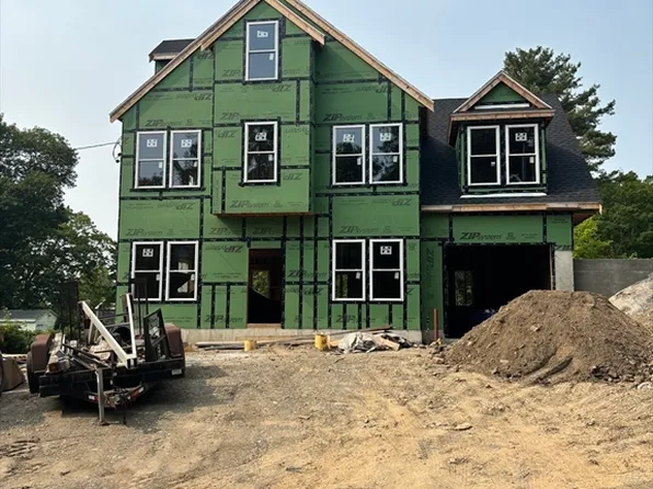 16 Oak Cliff Rd, Weymouth, MA 02189